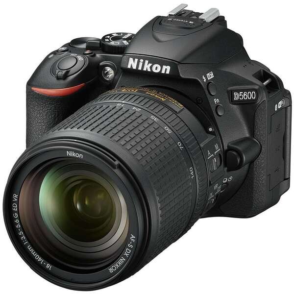 NIKON D5600 18-140mm VR