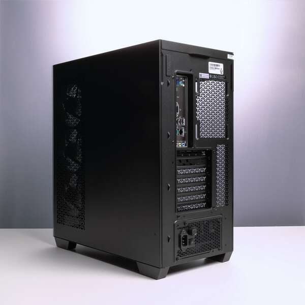 VESA Predator Ryzen 7 7800X3D/32GB/M.2 2TB/RX9070XT 16GB/750W