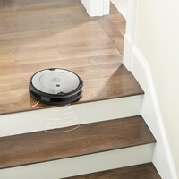 iRobot  Roomba 698