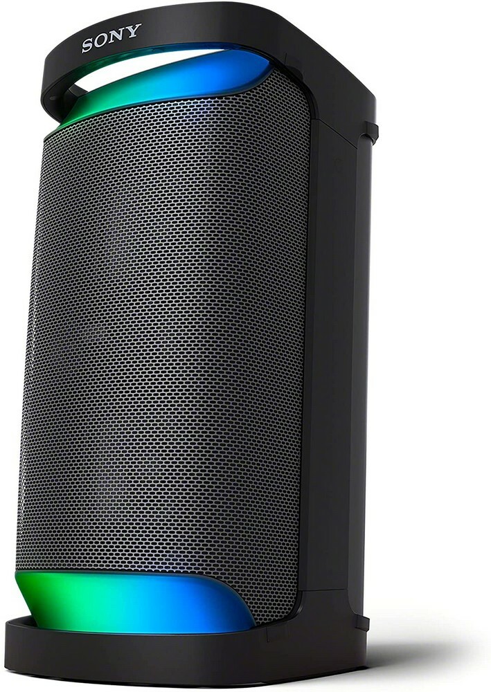 新しいSony SRS-XV500パーティースピーカーを横に置きます。